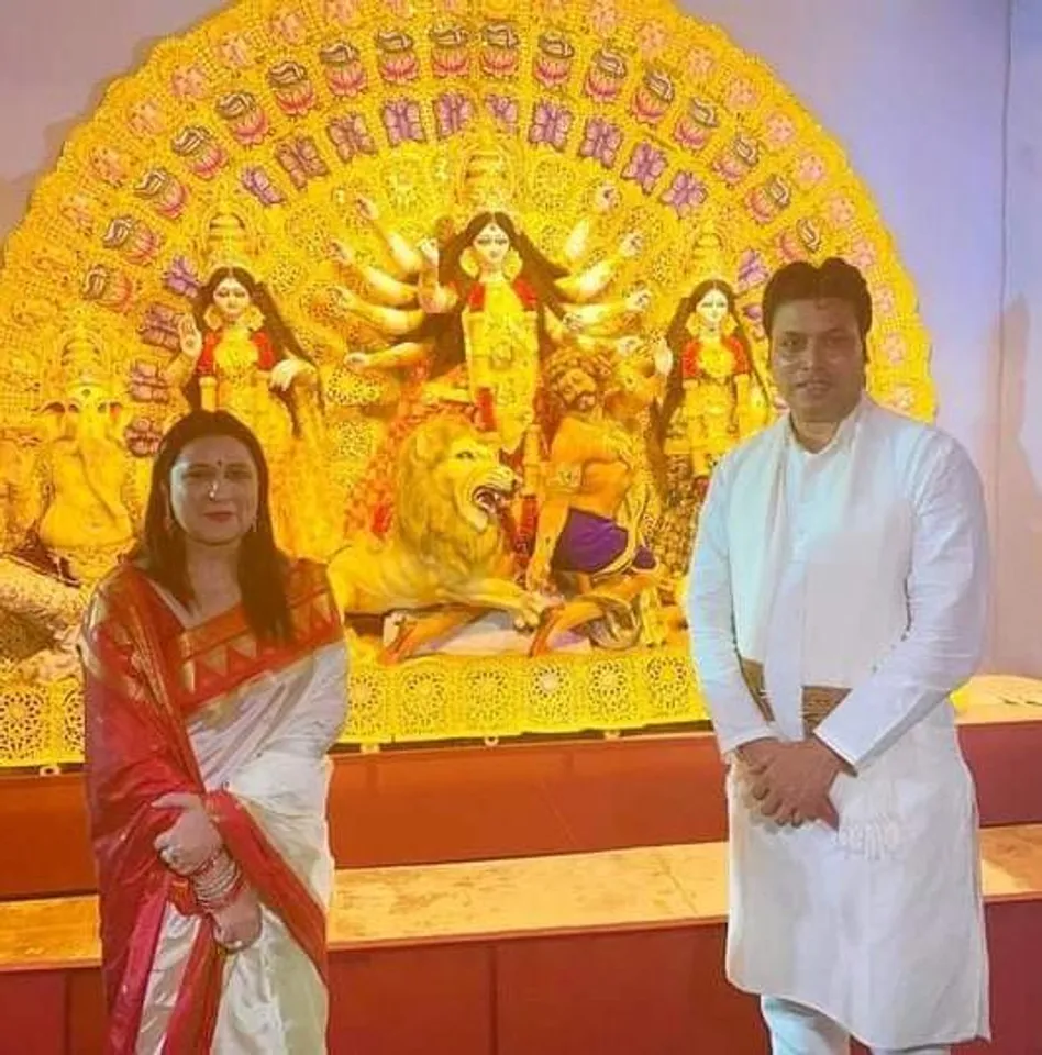 সস্ত্রীক পুজোয় মাতলেন বিপ্লব কুমার দেব
