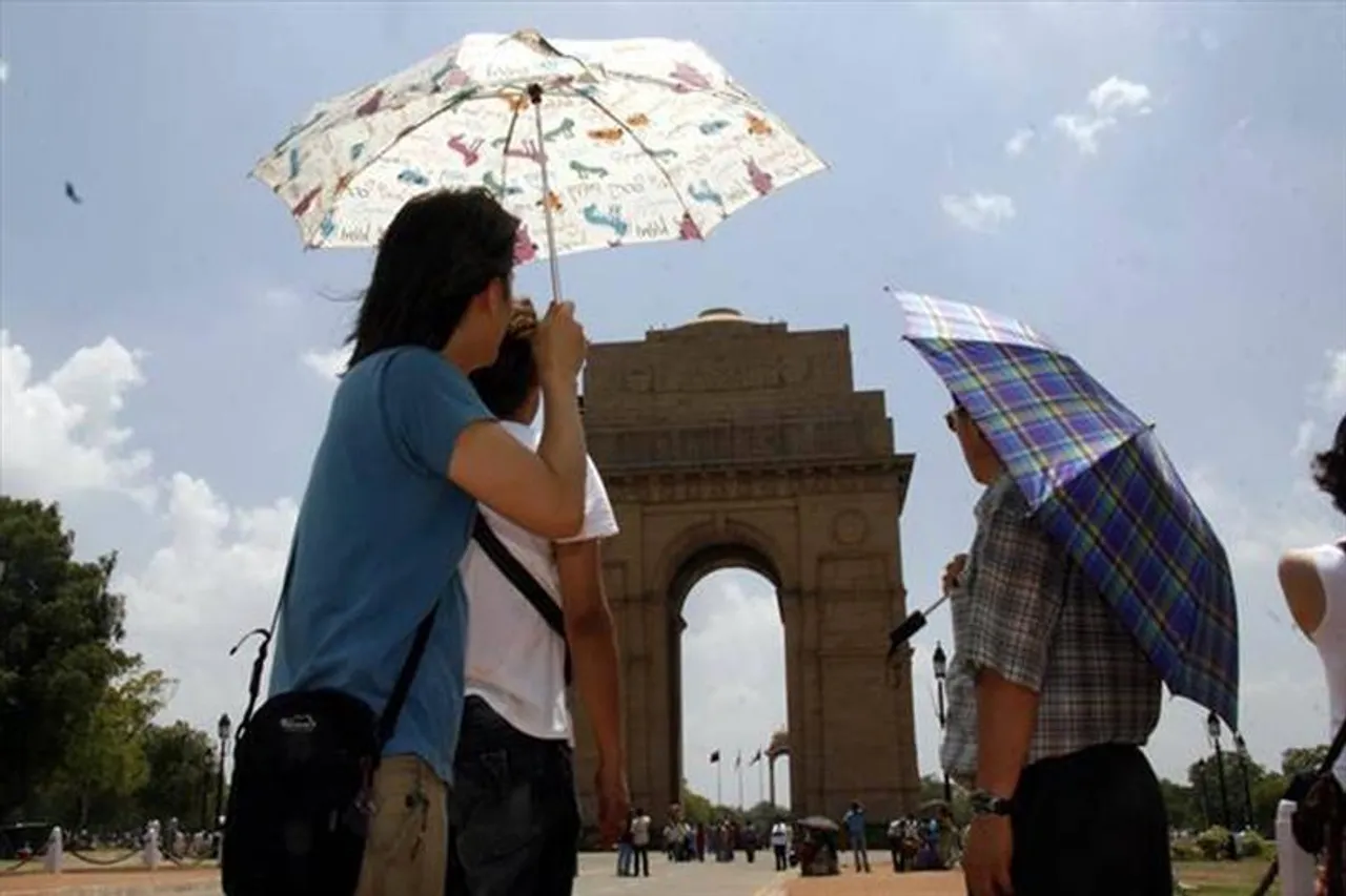 বৃষ্টির তেমন কোনো সম্ভাবনা নেই, বুধবার থেকে কমবে তাপমাত্রা