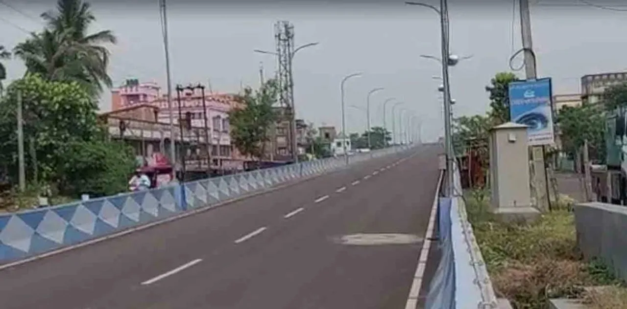 মুখ্যমন্ত্রী উদ্বোধন করার কয়েক ঘণ্টা পরই নয়া উড়ালপুলে বাইক দুর্ঘটনায় মৃত ১