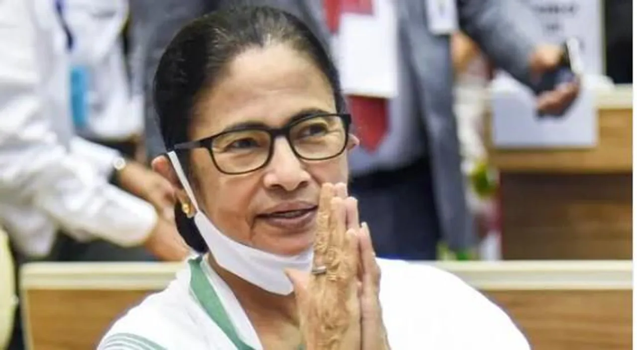 এসএসকেএম হাসপাতালে হাজির মুখ্যমন্ত্রী, খোঁজ নিলেন পরিচালক তরুণ মজুমদারের