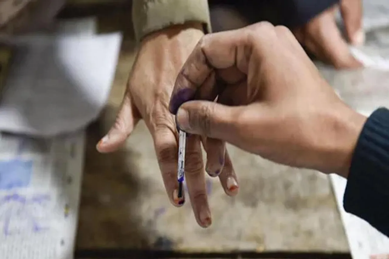 ফের বঙ্গে বাজল ভোটের দামামা