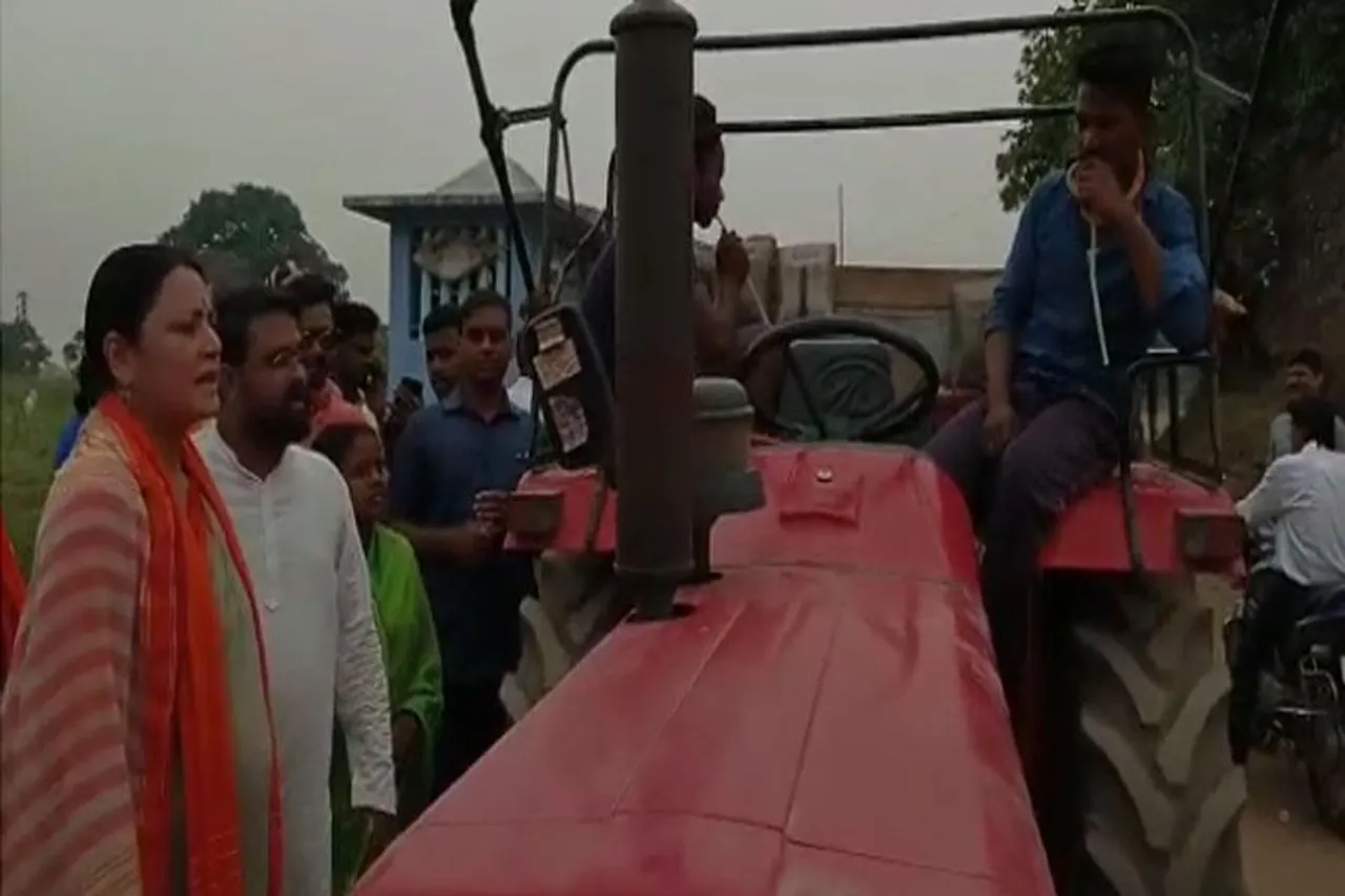 বালি চুরির অভিযোগে কাঠগড়ায় তৃণমূল