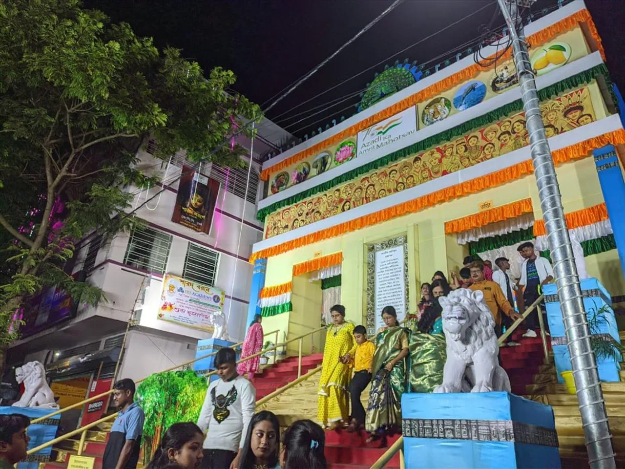 আগরতলায় নজর কাড়লো দুর্গাপূজা