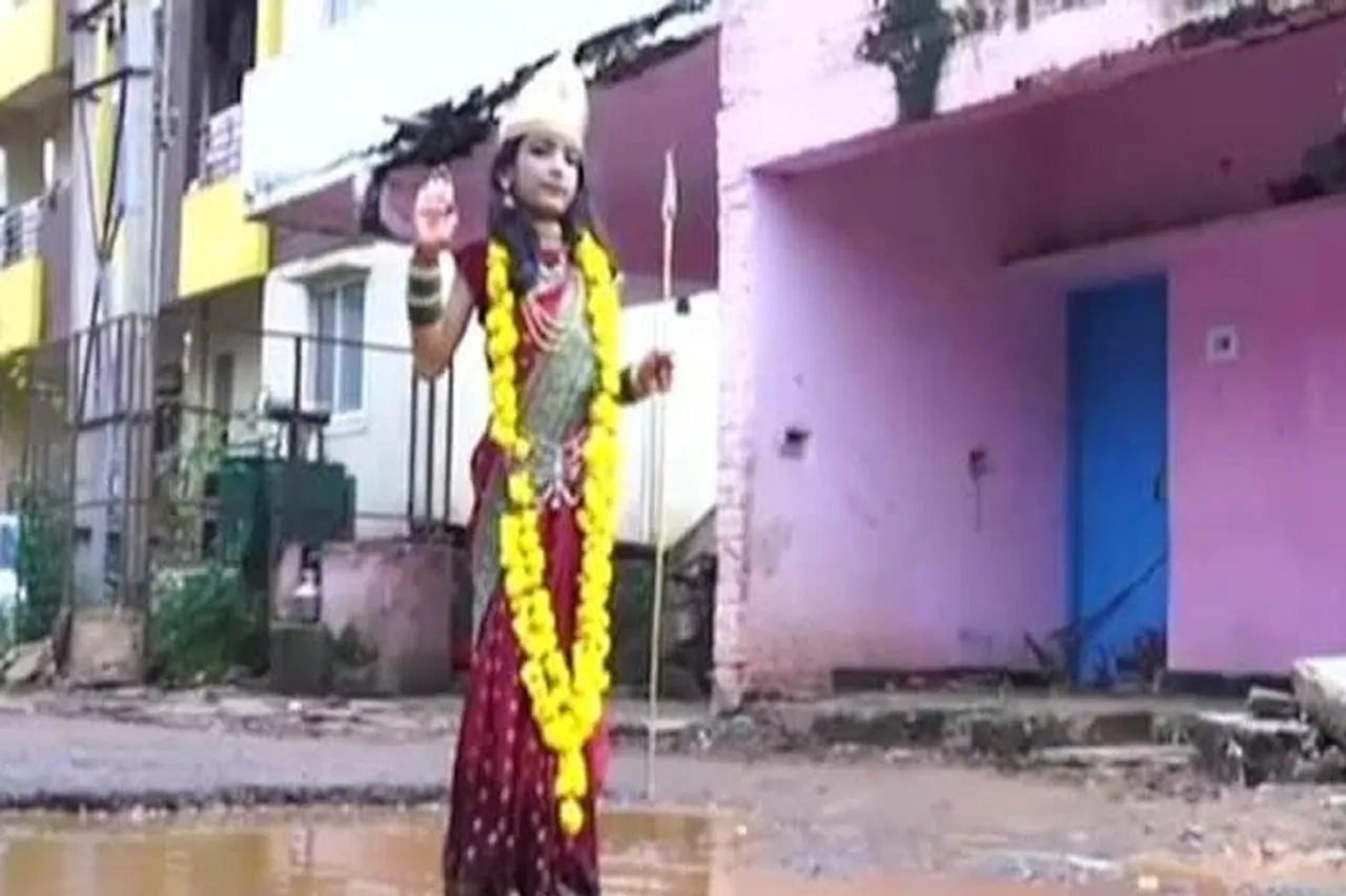 কর্ণাটকে ধরা পড়ল এক অন্য দুর্গা