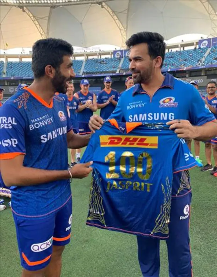 বিশেষ জার্সিতে বুমরা