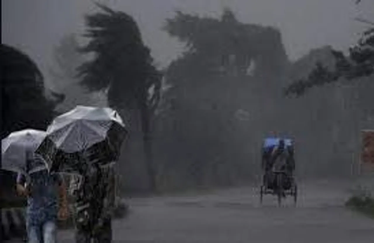 ২-৩ ঘণ্টার মধ্যে দক্ষিণবঙ্গের তিন জেলায় ভারী বৃষ্টির পূর্বাভাস