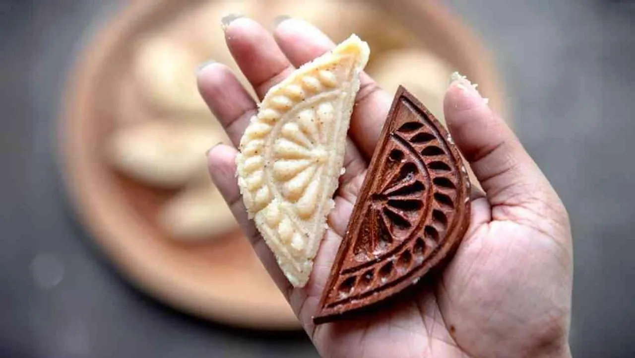 দুর্গাপুজোয় অতিথিদের মিষ্টিমুখ করান এই সাবেকি মিষ্টি দিয়ে