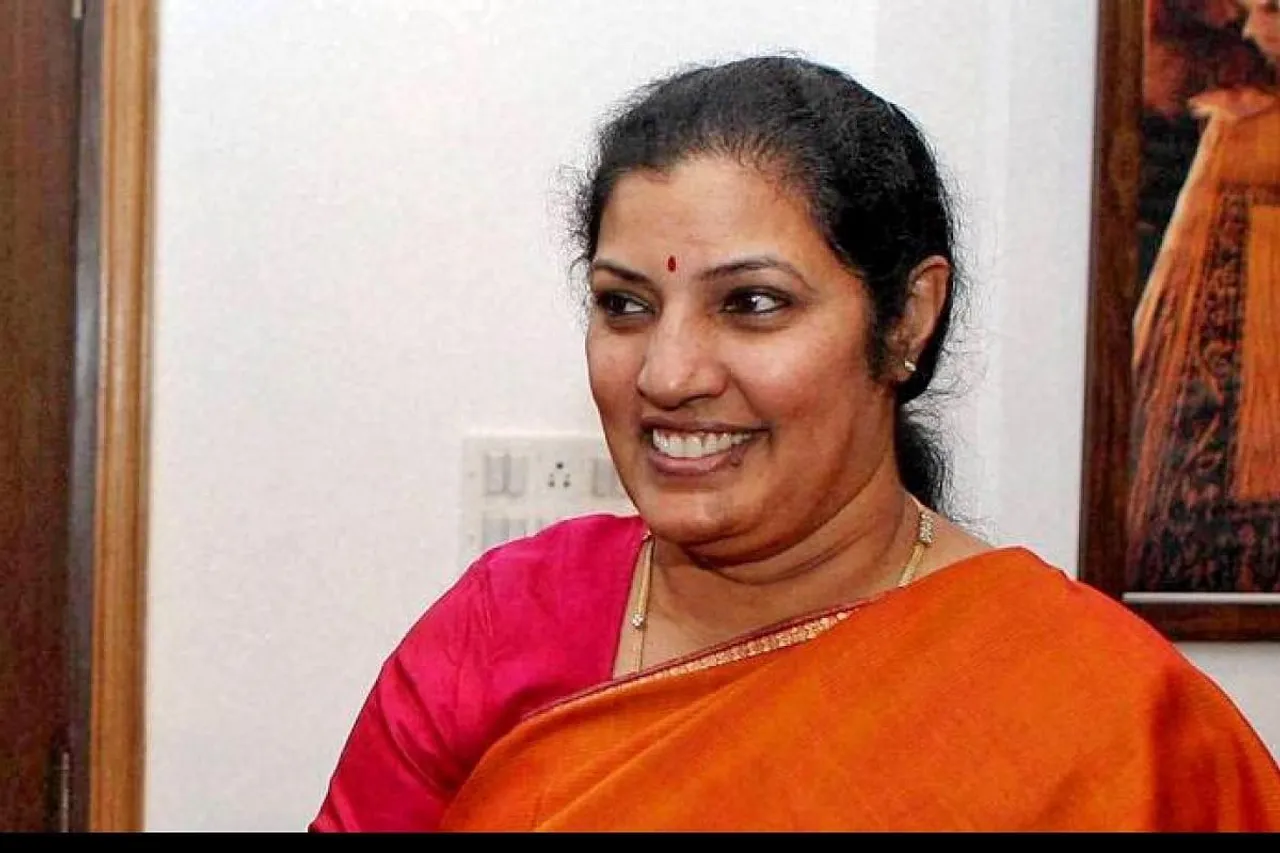 ত্রিপুরেশ্বরী মন্দিরে ডি পূরন্দেশ্বরী