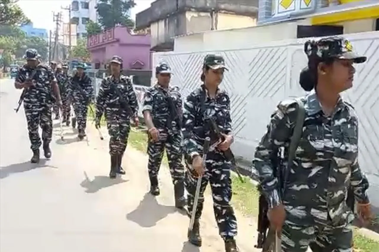 আসানসোলে মহিলা বাহিনীর রুটমার্চ