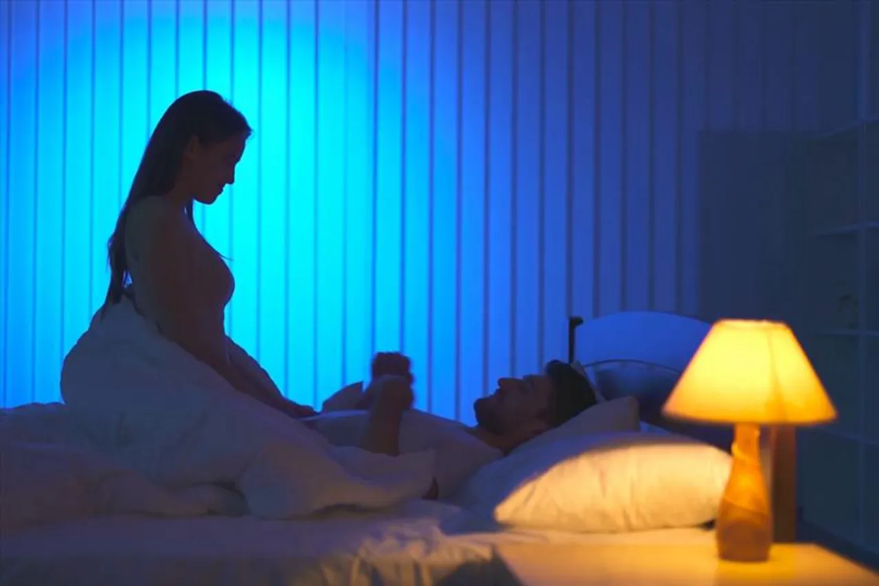 উদ্দাম সঙ্গম চলছিল, সেই দৃশ্য ফেসবুকে হলো লাইভ! শীৎকার ভাইরাল