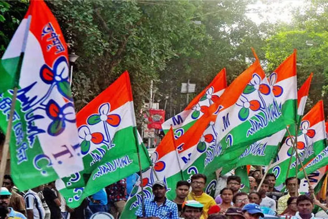 তৃণমূল পরিচালিত একাধিক সদস্যের নামে কাটমানি-পোস্টার