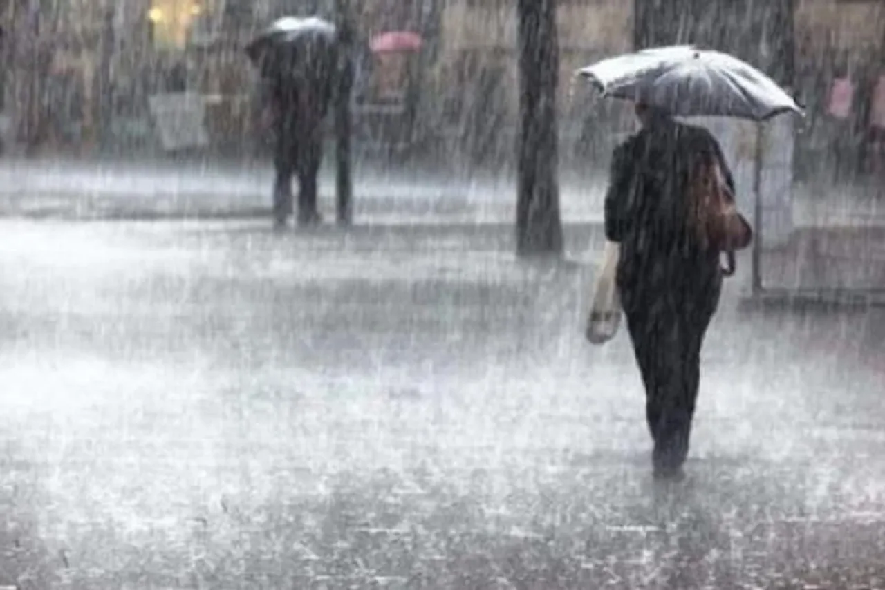 ৭ জেলায় ব্যাপক ঝড়বৃষ্টির পূর্বাভাস