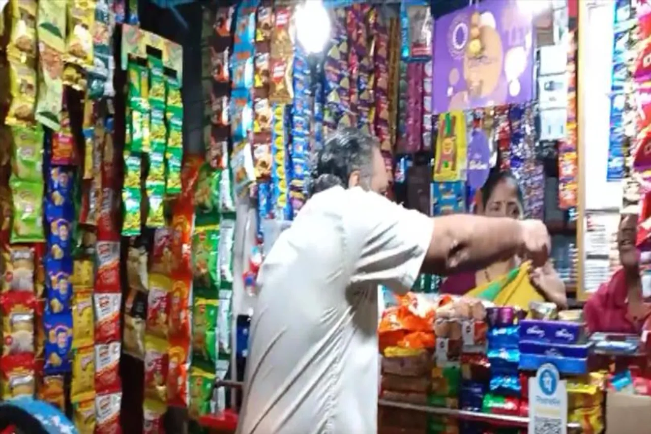 অনুব্রতর গ্রেফতার, ঢাক-ঢোল বাজিয়ে মিষ্টি দিয়ে চলছে উদযাপন