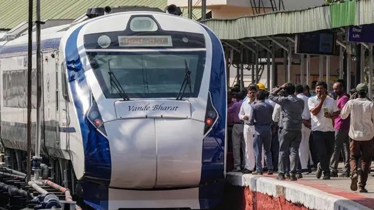 প্রথম ট্রায়াল রানে লেটে পৌঁছাল বন্দে ভারত!