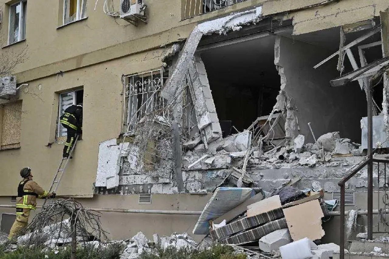 ইউক্রেনের দক্ষিণ এবং পূর্বে প্রচণ্ড যুদ্ধ চলছে