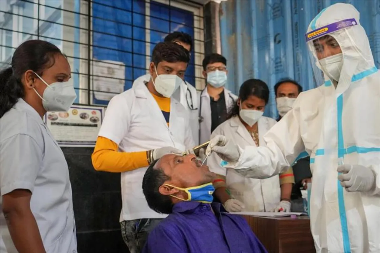 হু হু করে বাড়ছে করোনা সংক্রমণ! জারি হলো নতুন নিয়ম