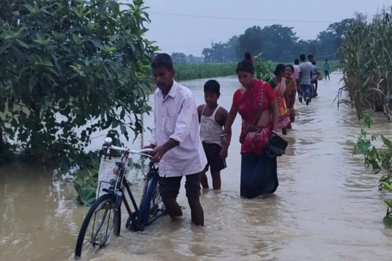 বাড়ছে চেল নদীর জলস্তর, জলের তলায় জলপাইগুড়ি