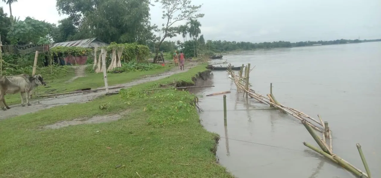 রায়ঢাক নদীতে ভাঙ্গন, নদী গর্ভে প্রায় বহু বসত বাড়ি