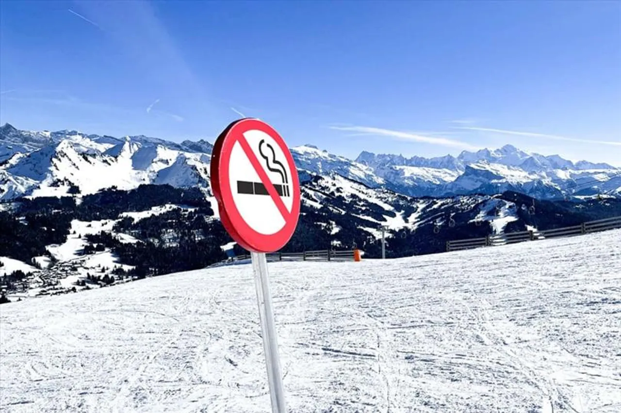 ইউরোপের বিখ্যাত স্কি রিসোর্টে ধূমপান নিষিদ্ধ