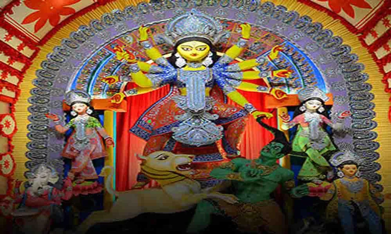 নিউ নর্মালে খেটে খাওয়া মানুষের পাশে দাঁড়াতে জাঁকজমক করেই পুজো টালা পার্ক প্রত্যয়ে