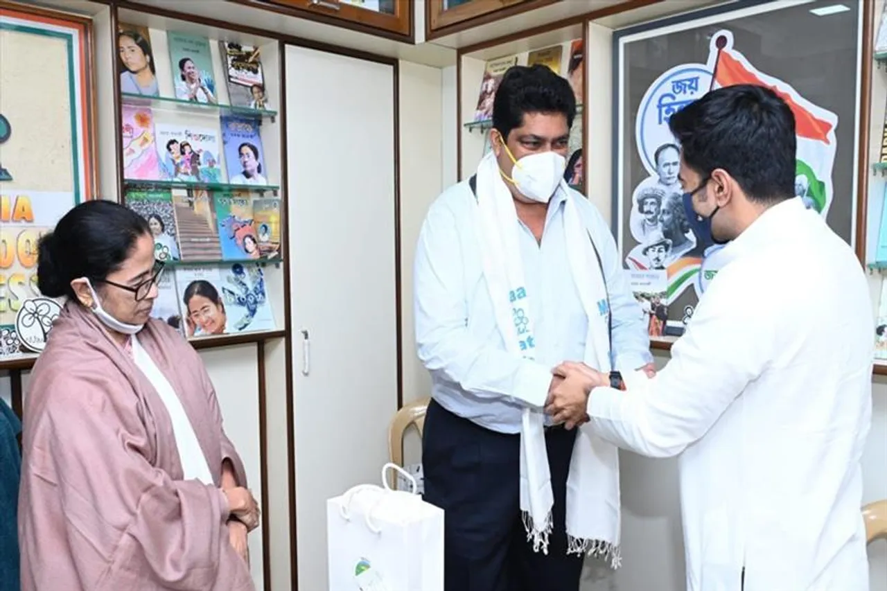 তৃণমূলে যোগ দিলেন গোয়ার প্রাক্তন বিধায়ক