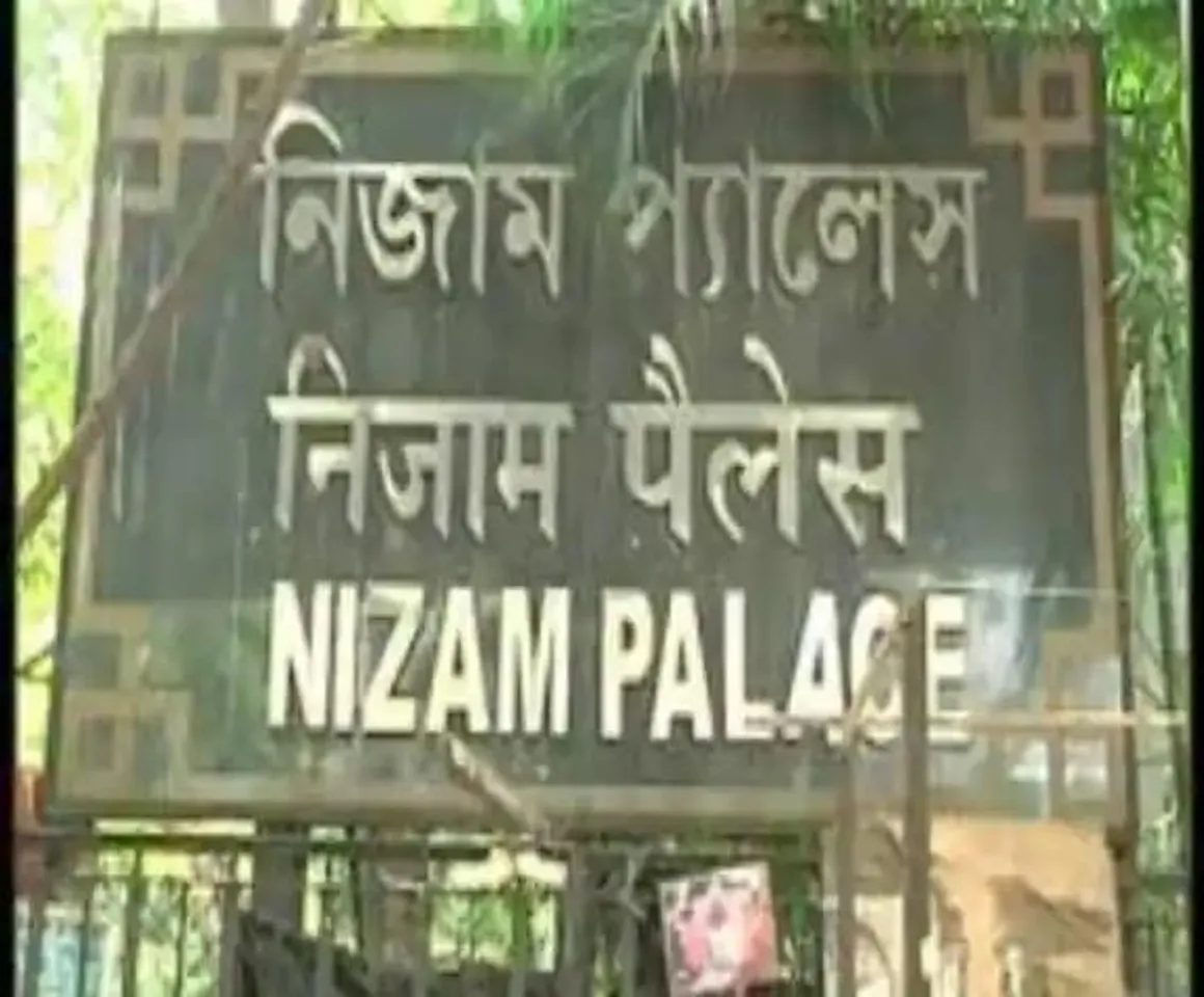 নিজাম প্যালেসে হাজিরা চাকরি যাওয়া ৫০ জন কর্মীদের