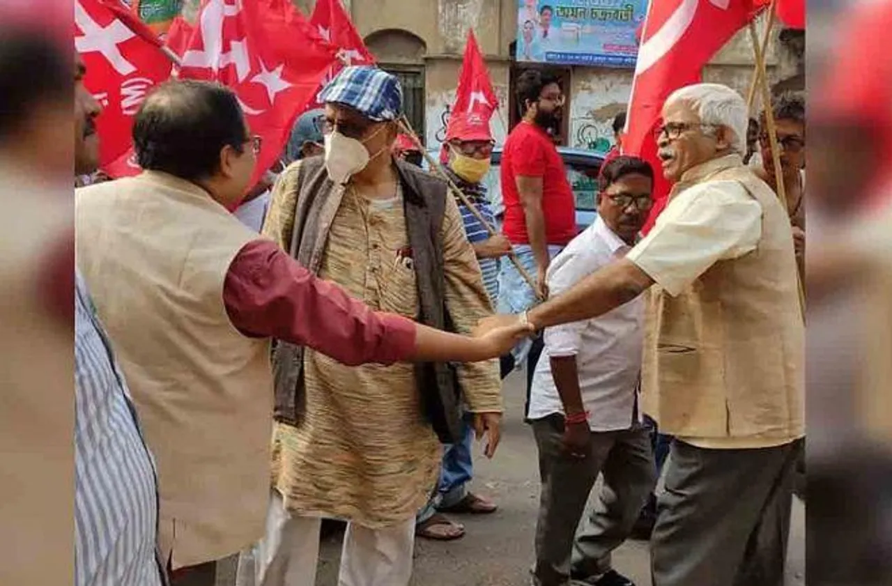 সিপিএমের রবীন দেবকে প্রণাম কুণালের