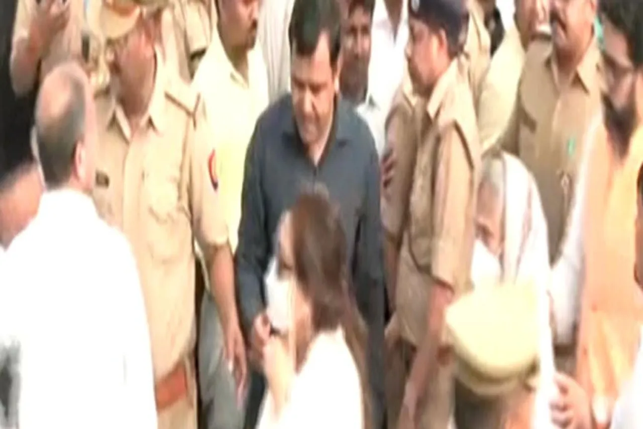 মুলায়ম সিং যাদবের শেষ কৃত্যে অভিষেক-জয়া বচ্চন