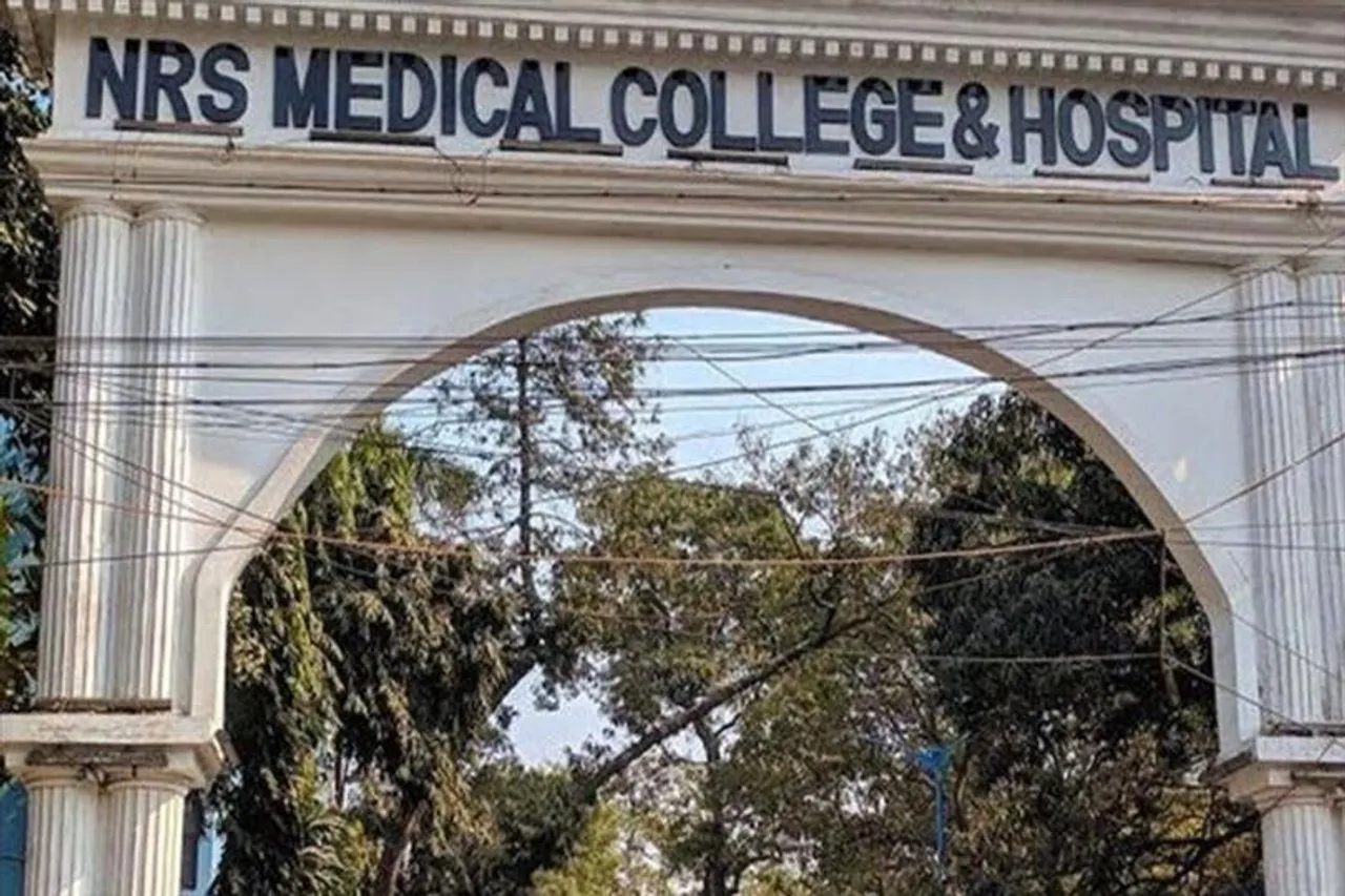 এনআরএস হাসপাতাল চত্ত্বরে ভয়াবহ দুর্ঘটনা