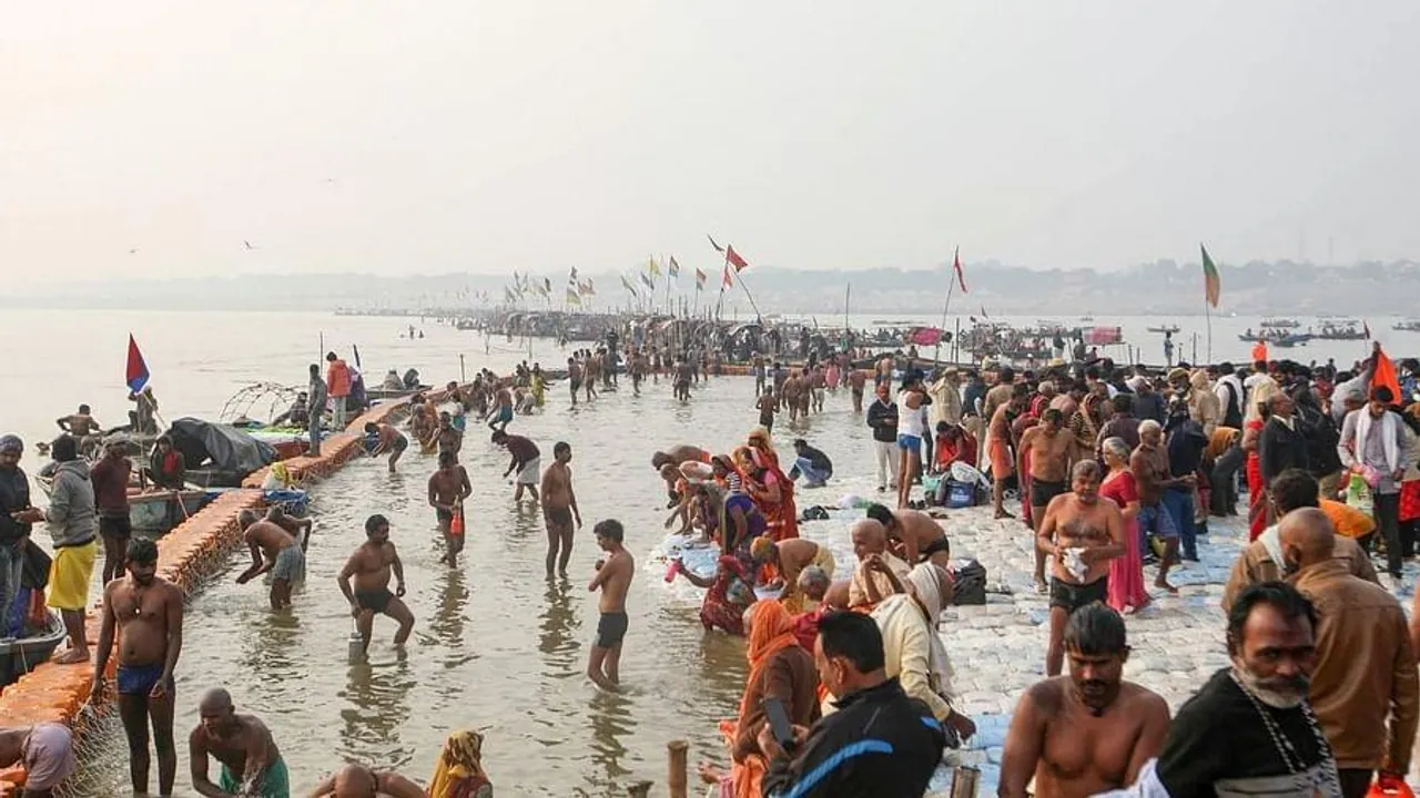 পুণ্যের ঠেলায় ‘চিড়ে চ্যাপ্টা’ করোনা!