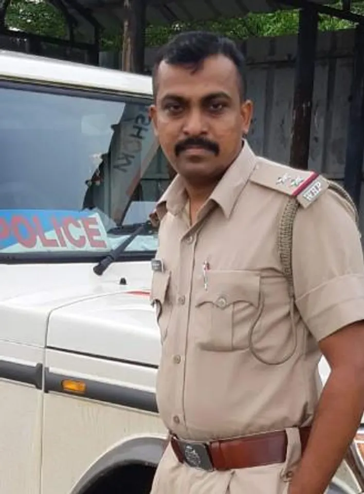 সাদাতপুর ফাঁড়ির আই সি হলেন ডেবরা থানার এস আই সুদর্শন জানা