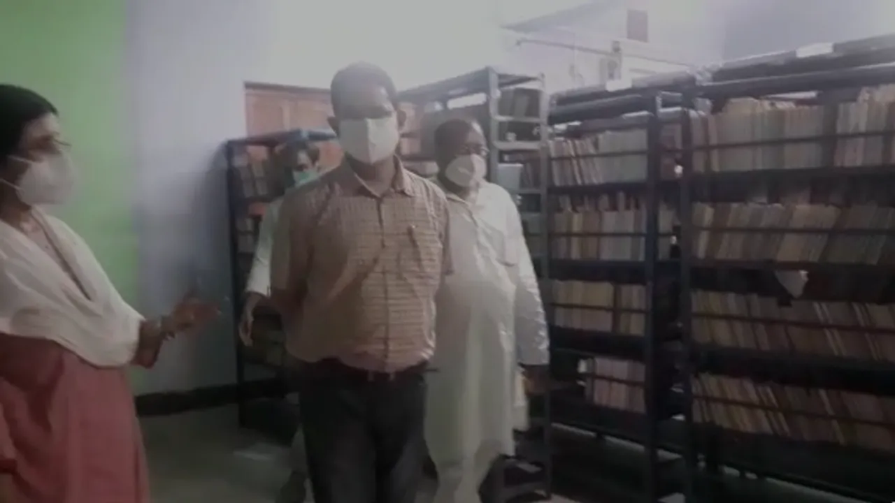 ডেবরা কলেজ পরিদর্শনে মন্ত্রী ডঃ হুমায়ূন কবীর