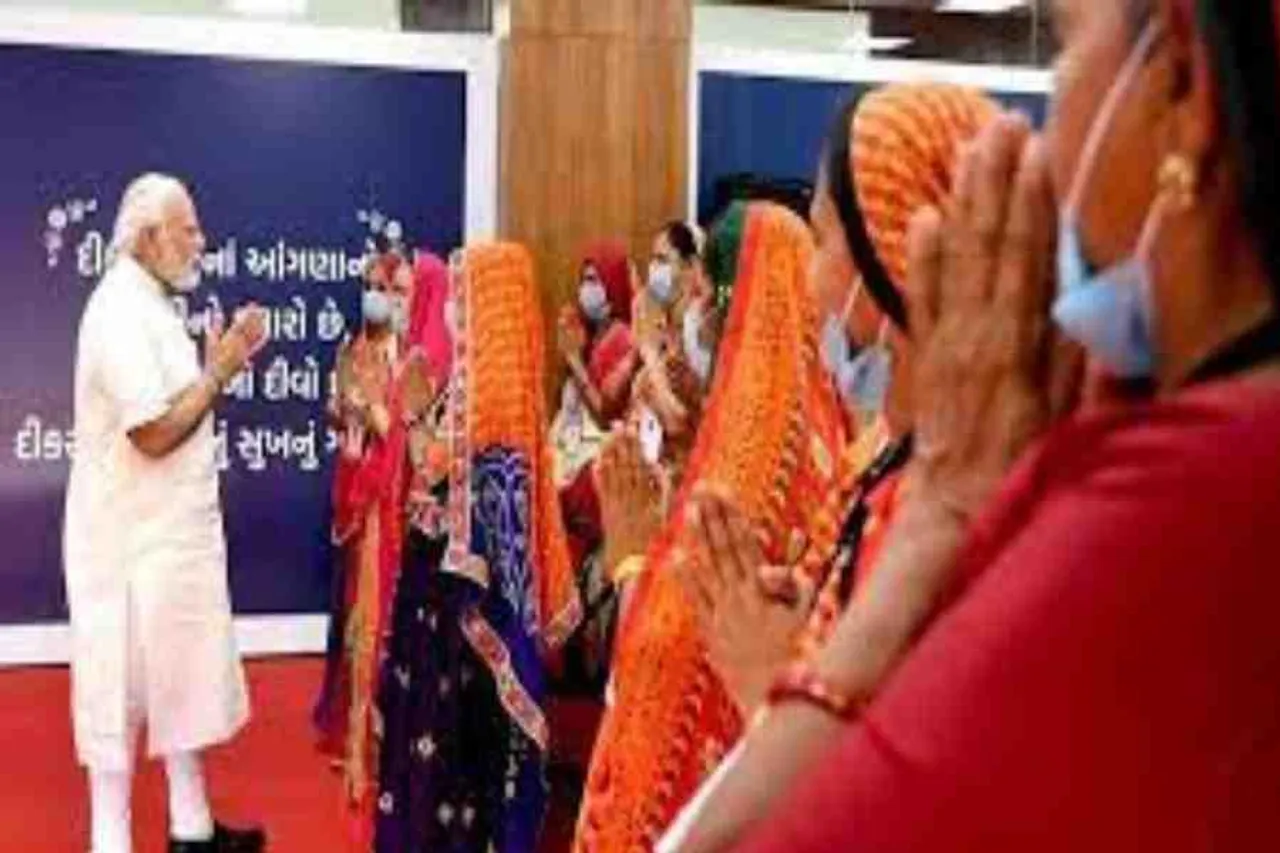 দুগ্ধ শিল্পের ক্ষেত্রে ভারতীয় নারীদের ভূমিকার প্রশংসা করলেন নরেন্দ্র মোদী