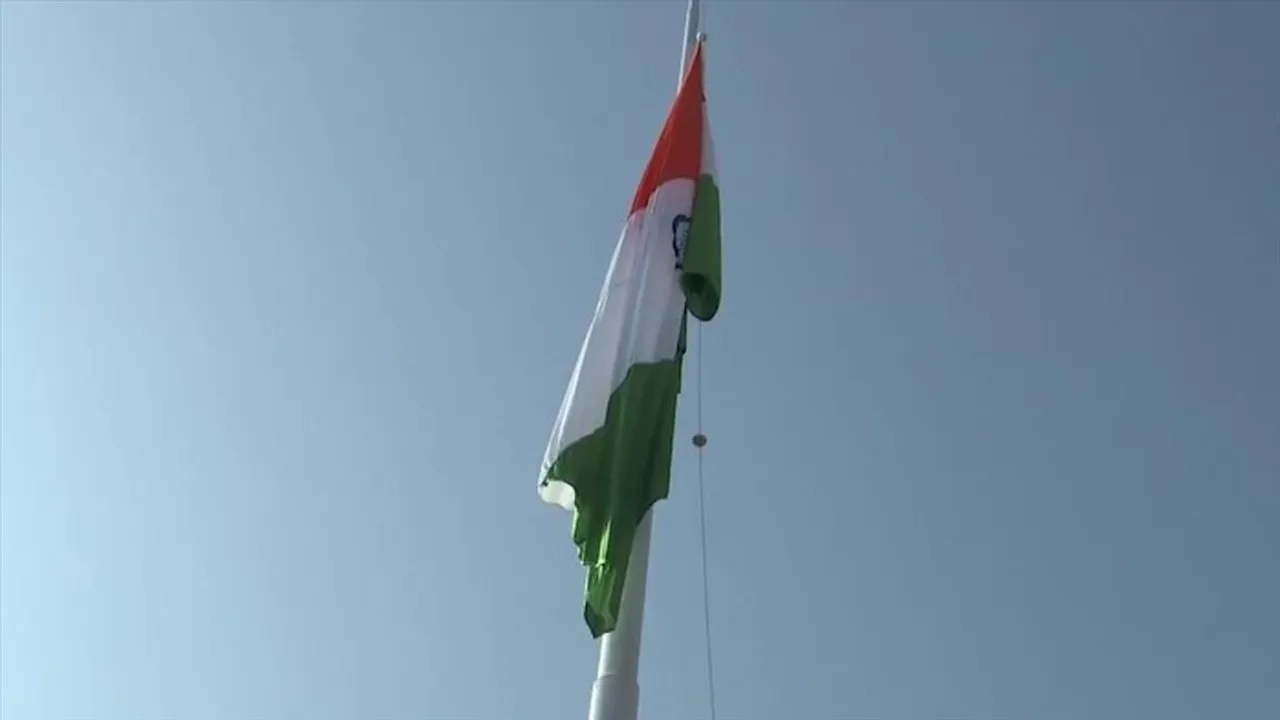 ১০৮ ফুটের জাতীয় পতাকা স্থাপন করা হল বারামুল্লায়