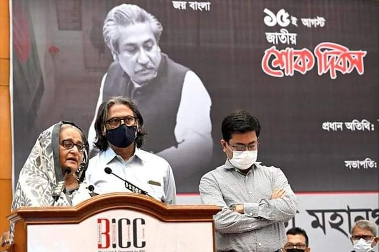 কেঁদে ফেললেন প্রধানমন্ত্রী