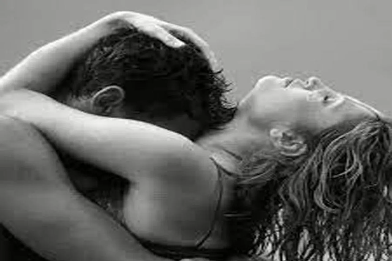 মিলনের সময়েও চোখে চোখ রেখে কথা বলুন