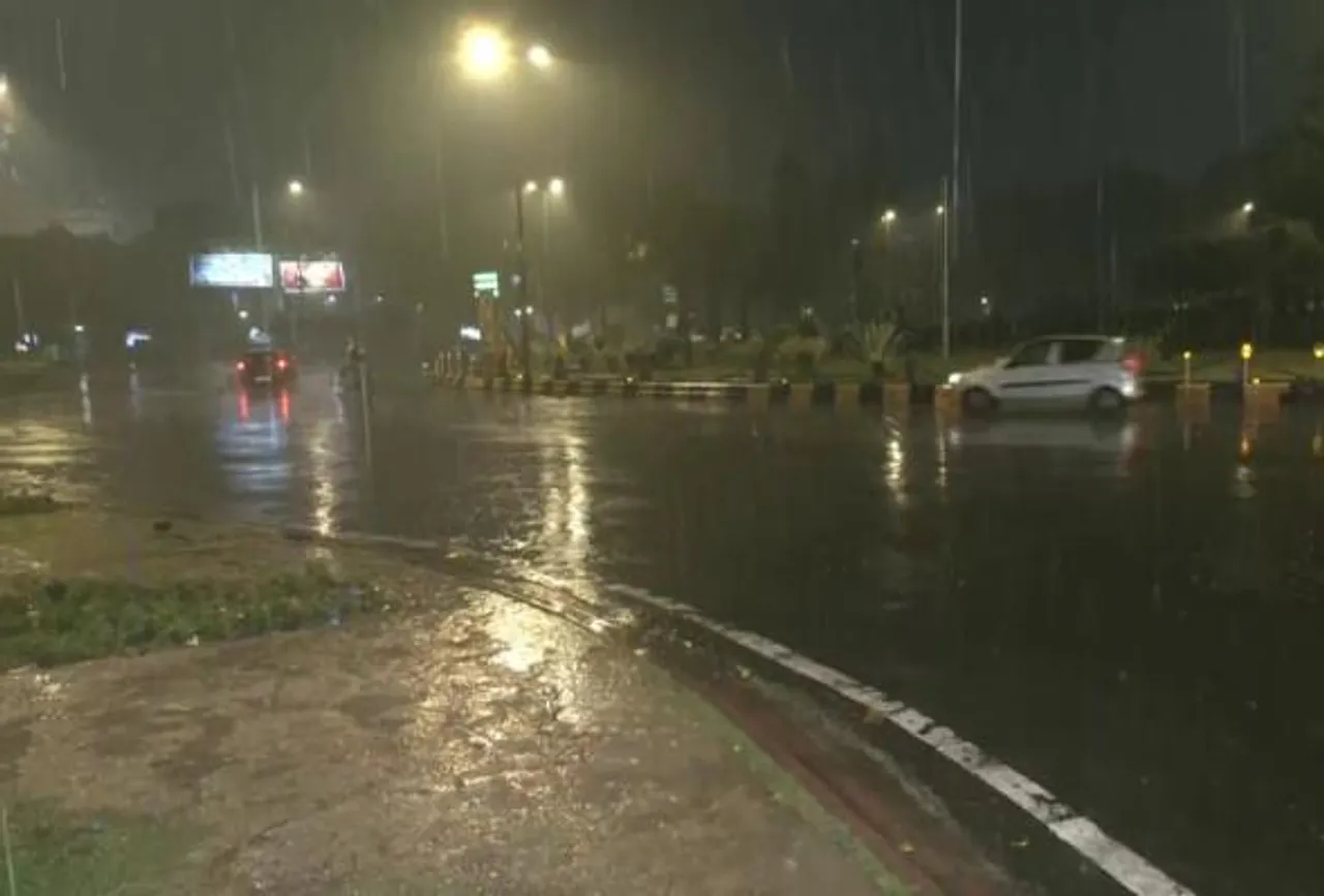 দিল্লিতে বৃষ্টিপাত অব্যাহত, রাজস্থানে শিলাবৃষ্টিতে ফসলের ক্ষতি