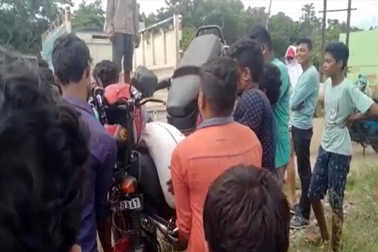 বাইক চালাতে গিয়ে ঘুমিয়ে পড়েছিলেন, জাতীয় সড়কে দুর্ঘটনা