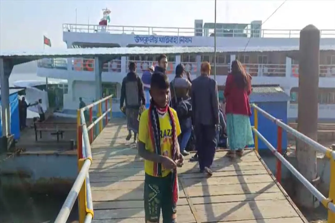 সেন্ট মার্টিনে উপচে পড়ছে পর্যটকদের ভিড়