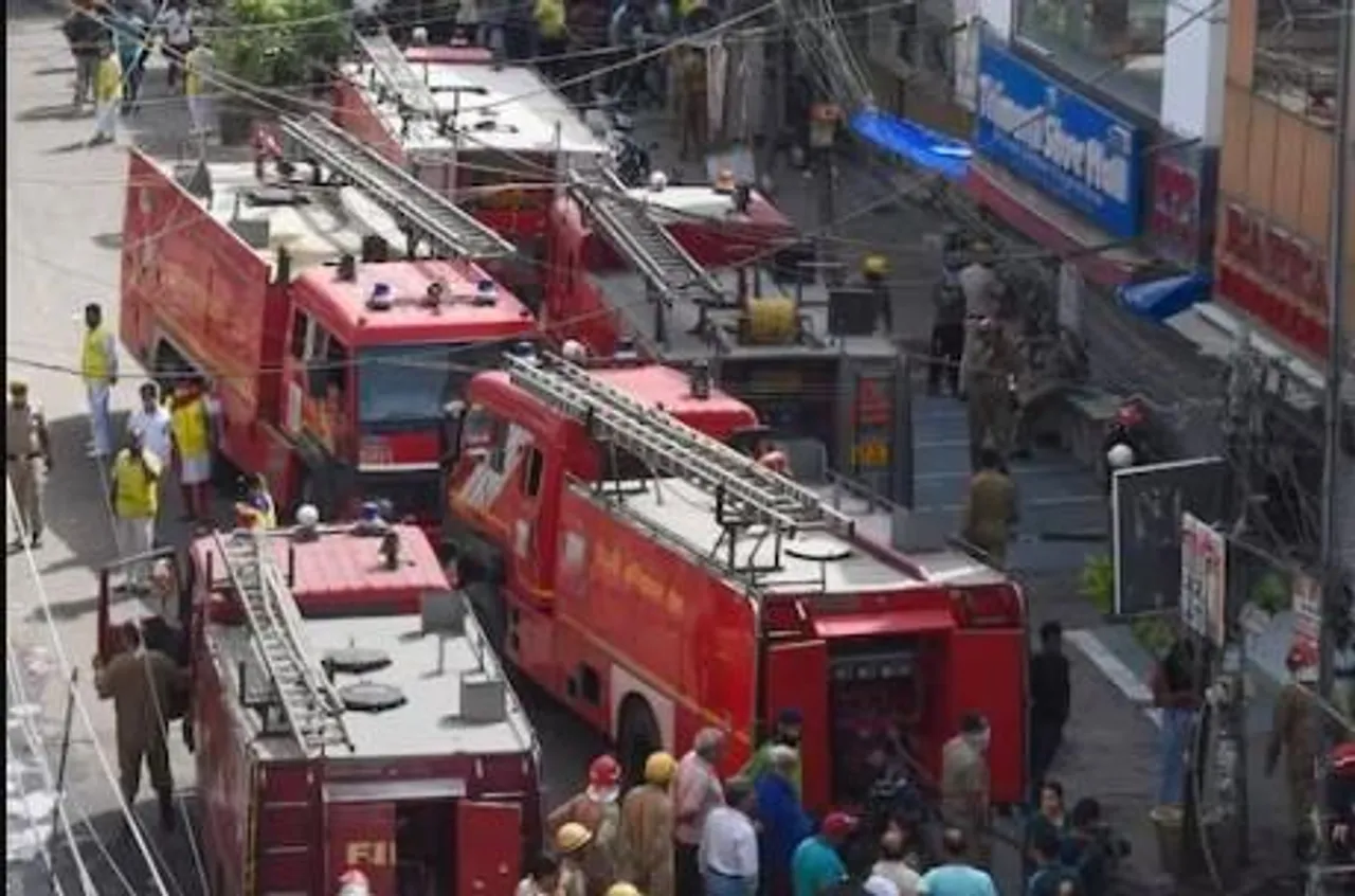 দিল্লির করোলবাগ এলাকার পিএনবি ব্যাংকে আগুন