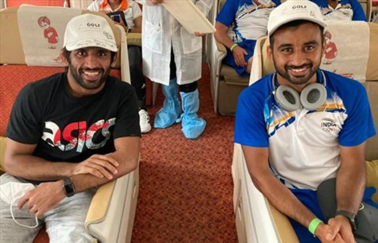 দেশে ফিরলেন অলিম্পিক বিজয়ীরা