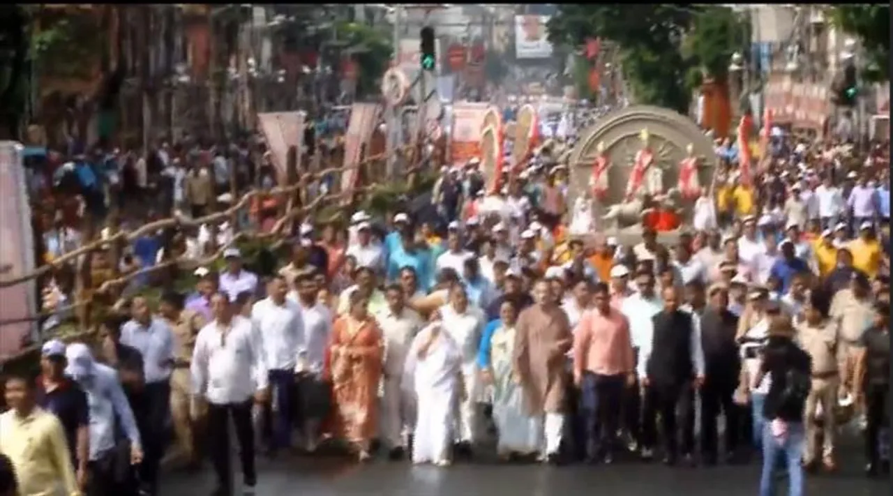 কলকাতায় উৎসবের আমেজ