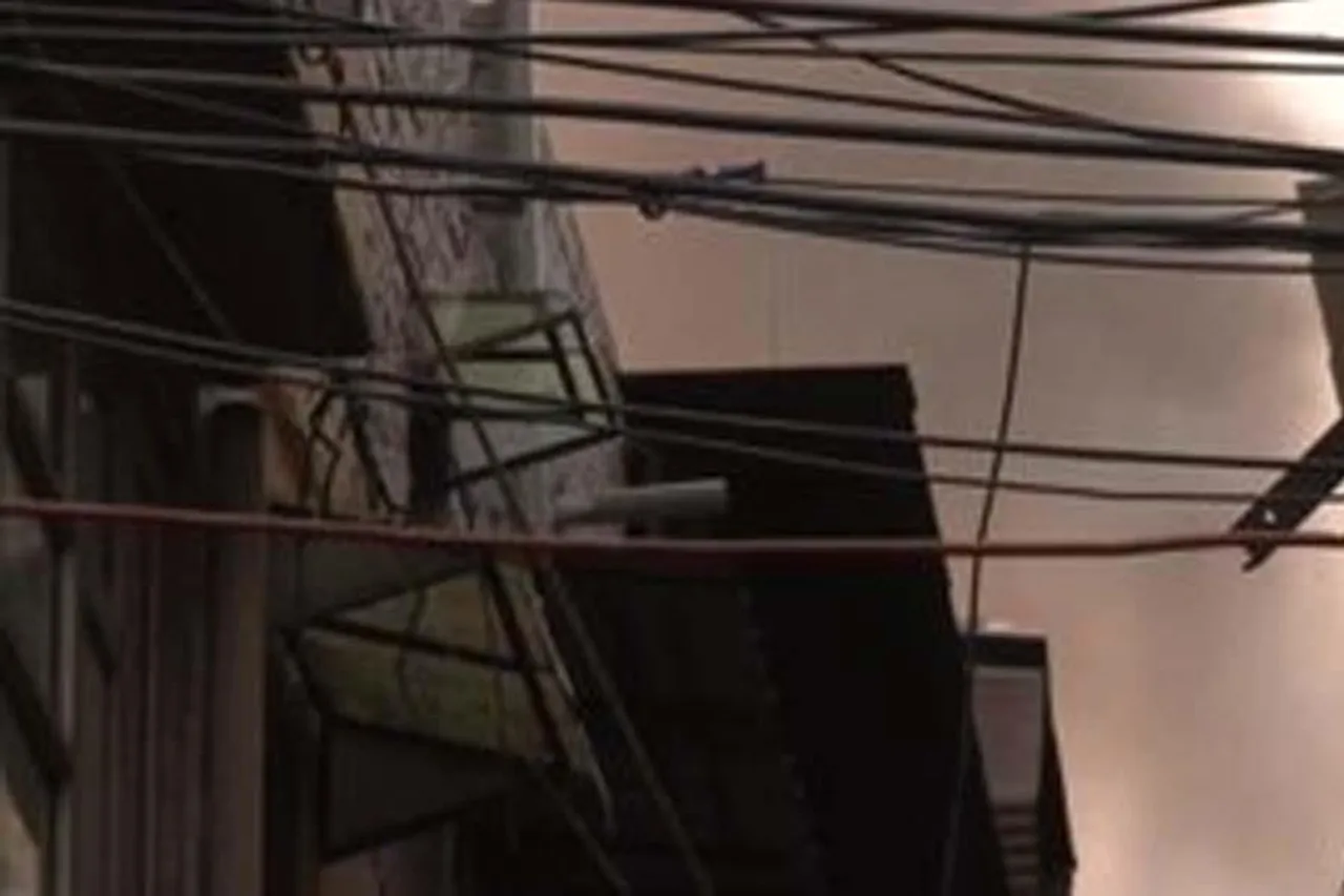 দিল্লিতে ভয়াবহ আগুন, ঘটনাস্থলে ৩৯ টি দমকল ইঞ্জিন