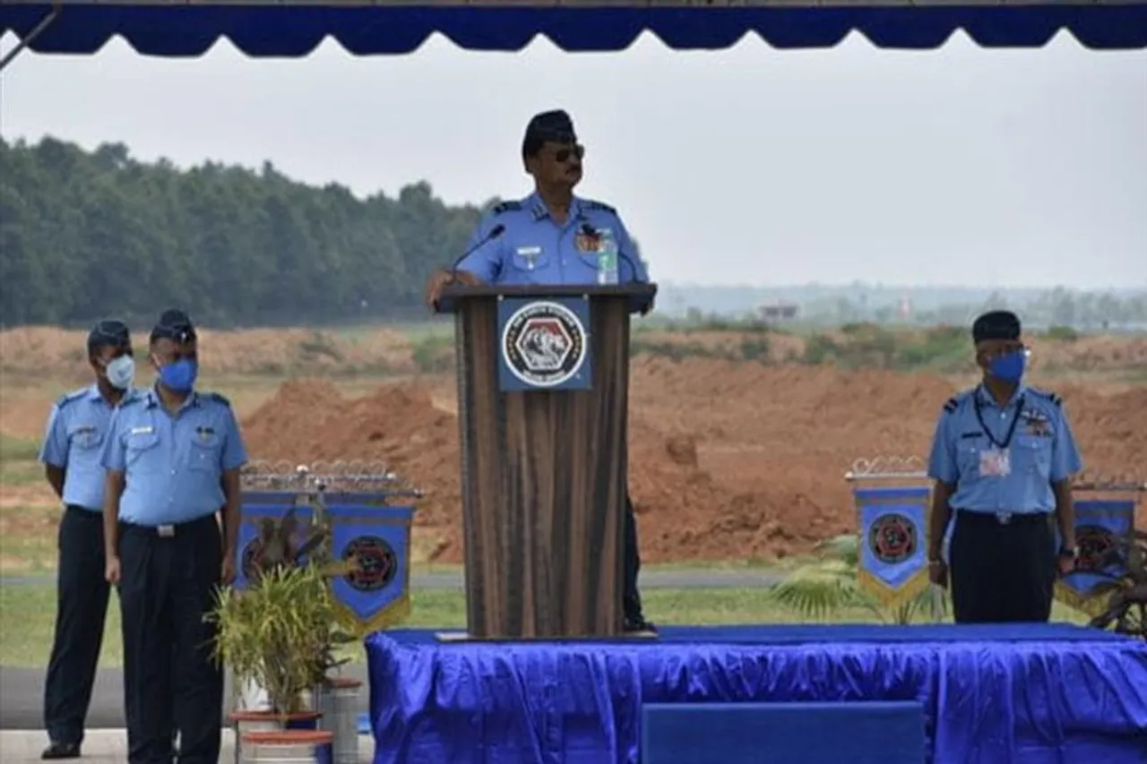 অর্জন সিং পরিদর্শনে এয়ার মার্শাল ডি কে পট্টনায়েক