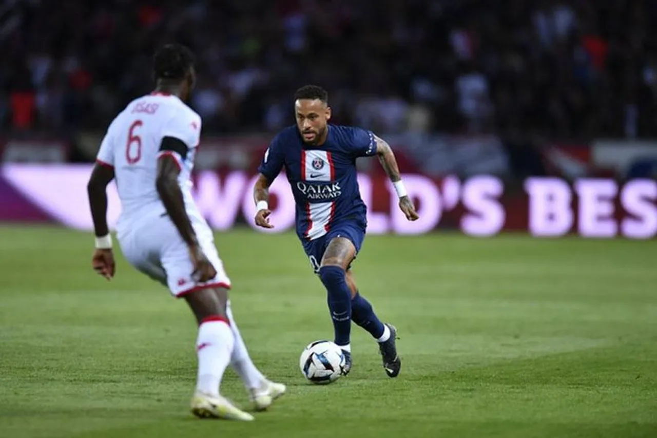 মেসি-এম্বাপে থাকলেও ত্রাতা নেইমার