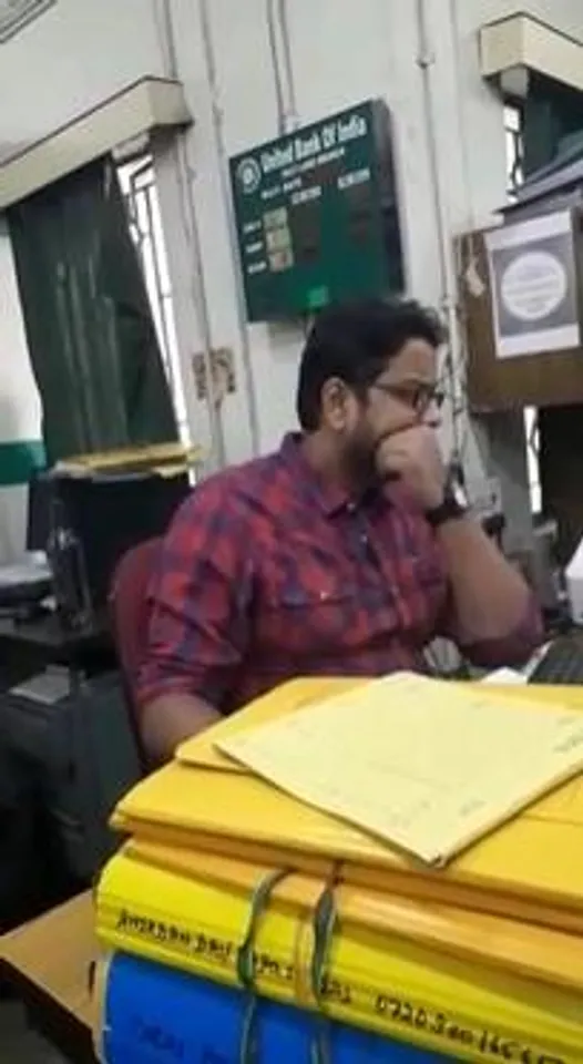 সরকারি আদেশ লঙ্ঘন করে ব্যাংকের ভেতরে মাস্ক নেই: ভাইরাল ভিডিও