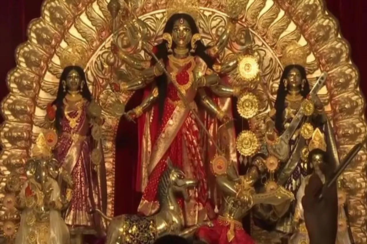 ১১ ফুটের 'অষ্টধাতু'র দুর্গাপ্রতিমা এবার উত্তর কলকাতায়