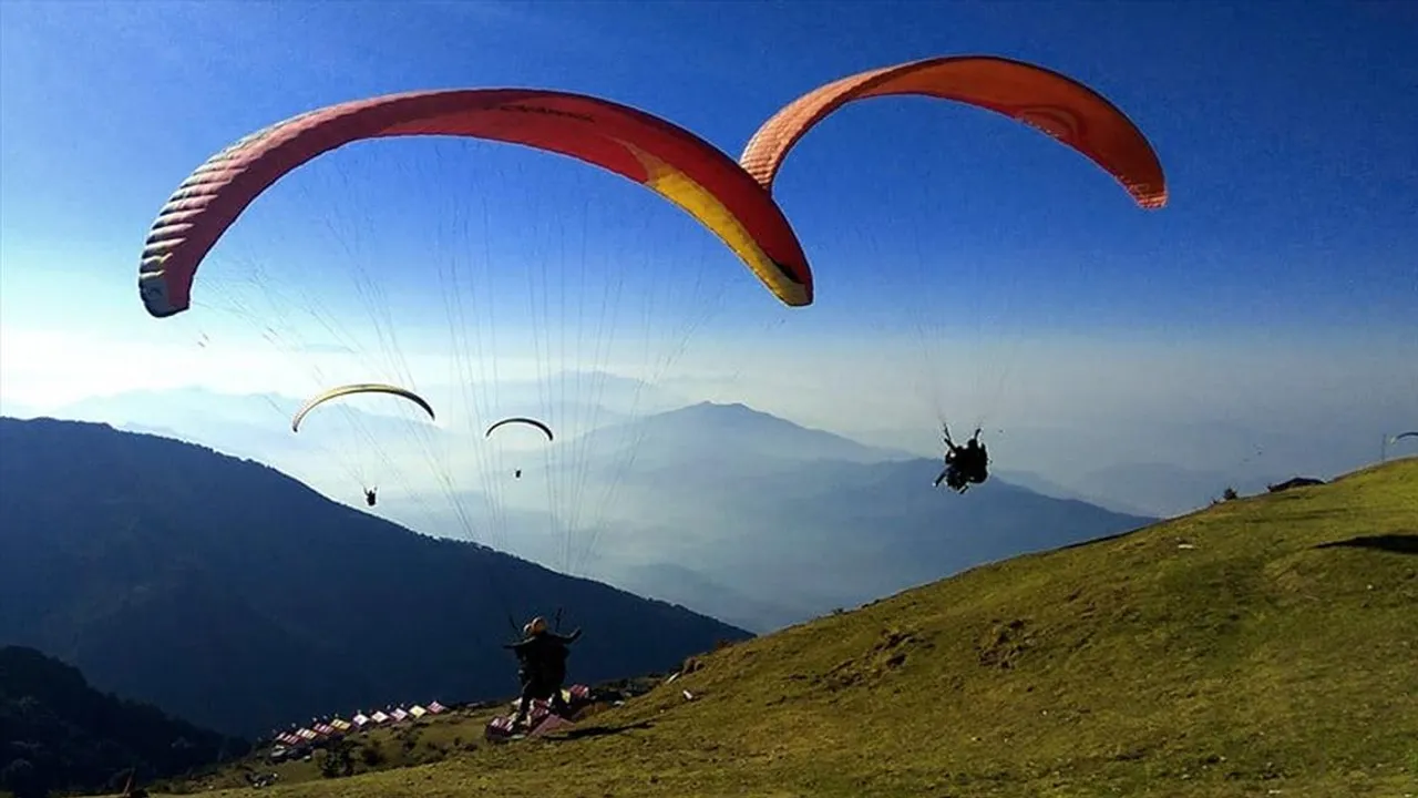 প্যারাগ্লাইডিং দুর্ঘটনায় নিহতদের পরিবারকে দেওয়া হবে ক্ষতিপূরণ