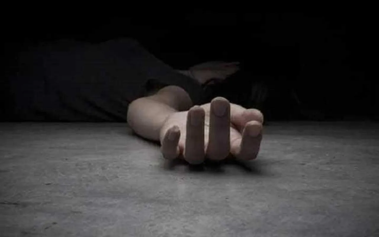 বাড়ির পাশ থেকে ভয়ঙ্কর অবস্থায় উদ্ধার নাবালিকার দেহ