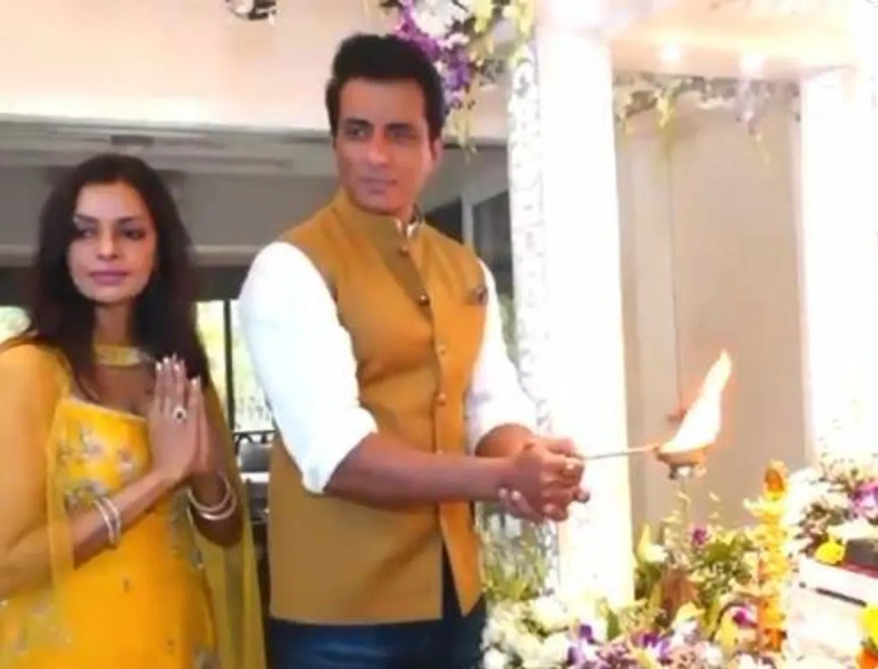 সস্ত্রীক গণেশ আরতি সনু সুদের, রইল ভিডিও